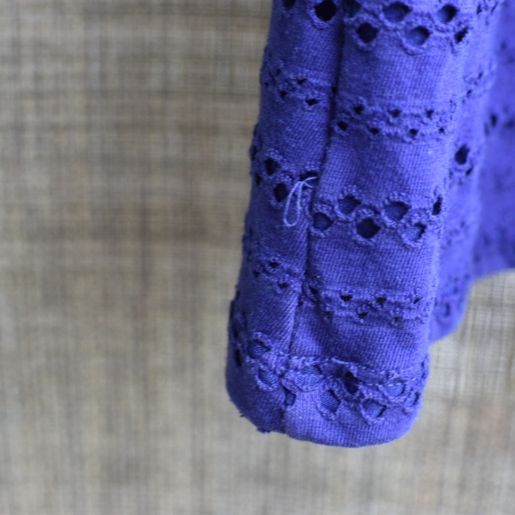 🎀 royal blue Ann Taylor eyelet shirt, free add-on - Picture 7 of 8